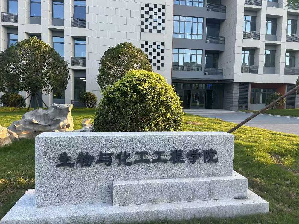 当雄县扬州职业大学体育场高杆灯项目
